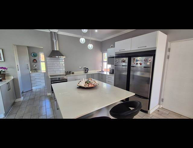 3 BEDROOM FREEHOLD FOR SALE IN KINDLEWOOD ESTATE